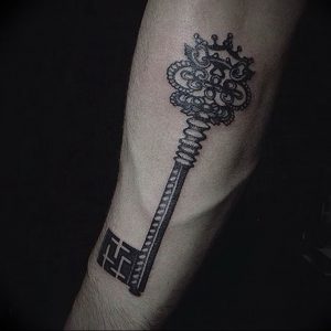 фото тату Ключ 03.05.2019 №032 - tattoo key - tattoo-photo.ru