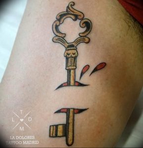 фото тату Ключ 03.05.2019 №068 - tattoo key - tattoo-photo.ru