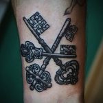 фото тату Ключ 03.05.2019 №081 - tattoo key - tattoo-photo.ru