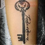 фото тату Ключ 03.05.2019 №139 - tattoo key - tattoo-photo.ru