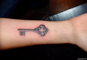 фото тату Ключ 03.05.2019 №157 - tattoo key - tattoo-photo.ru