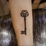 фото тату Ключ 03.05.2019 №212 - tattoo key - tattoo-photo.ru