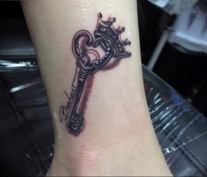 фото тату Ключ 03.05.2019 №232 - tattoo key - tattoo-photo.ru