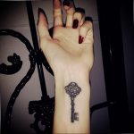 фото тату Ключ 03.05.2019 №299 - tattoo key - tattoo-photo.ru