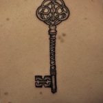 фото тату Ключ 03.05.2019 №319 - tattoo key - tattoo-photo.ru