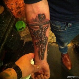 фото тату Распятие 01.05.2019 №002 - crucifix tattoo - tattoo-photo.ru