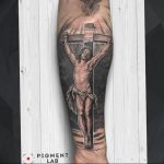 фото тату Распятие 01.05.2019 №015 - crucifix tattoo - tattoo-photo.ru