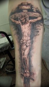 фото тату Распятие 01.05.2019 №021 - crucifix tattoo - tattoo-photo.ru
