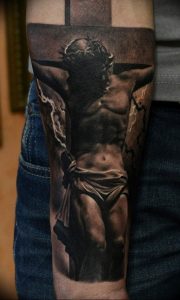 фото тату Распятие 01.05.2019 №050 - crucifix tattoo - tattoo-photo.ru