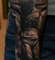 фото тату Распятие 01.05.2019 №050 — crucifix tattoo — tattoo-photo.ru