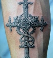 фото тату Распятие 01.05.2019 №051 — crucifix tattoo — tattoo-photo.ru