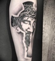 фото тату Распятие 01.05.2019 №054 — crucifix tattoo — tattoo-photo.ru