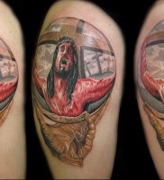 фото тату Распятие 01.05.2019 №055 — crucifix tattoo — tattoo-photo.ru