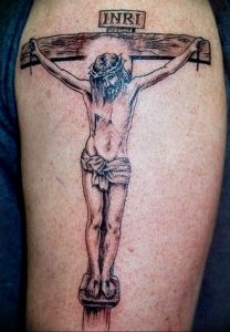 фото тату Распятие 01.05.2019 №058 - crucifix tattoo - tattoo-photo.ru