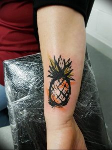 фото тату ананас 24.04.2019 №002 - tattoo pineapple - tattoo-photo.ru