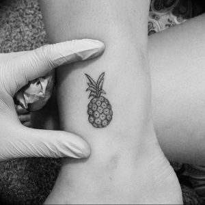 фото тату ананас 24.04.2019 №032 - tattoo pineapple - tattoo-photo.ru