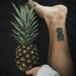 фото тату ананас 24.04.2019 №034 - tattoo pineapple - tattoo-photo.ru