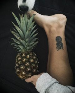 фото тату ананас 24.04.2019 №034 - tattoo pineapple - tattoo-photo.ru