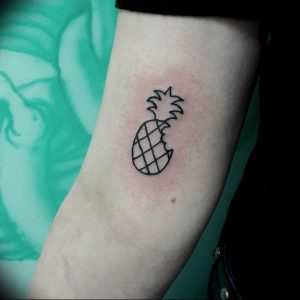 фото тату ананас 24.04.2019 №056 - tattoo pineapple - tattoo-photo.ru