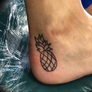 фото тату ананас 24.04.2019 №057 - tattoo pineapple - tattoo-photo.ru