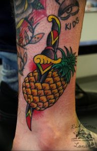 фото тату ананас 24.04.2019 №058 - tattoo pineapple - tattoo-photo.ru