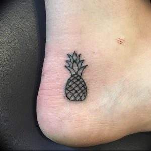 фото тату ананас 24.04.2019 №061 - tattoo pineapple - tattoo-photo.ru