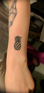 фото тату ананас 24.04.2019 №102 - tattoo pineapple - tattoo-photo.ru