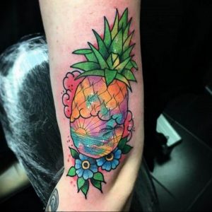 фото тату ананас 24.04.2019 №129 - tattoo pineapple - tattoo-photo.ru