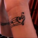 фото тату басовый ключ 01.05.2019 №016 - tattoo bass clef - tattoo-photo.ru