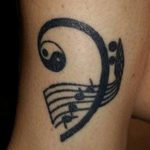 фото тату басовый ключ 01.05.2019 №027 - tattoo bass clef - tattoo-photo.ru