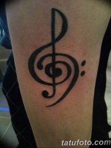 фото тату басовый ключ 01.05.2019 №097 - tattoo bass clef - tattoo-photo.ru