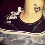 фото тату басовый ключ 01.05.2019 №159 - tattoo bass clef - tattoo-photo.ru