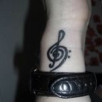 фото тату басовый ключ 01.05.2019 №172 - tattoo bass clef - tattoo-photo.ru