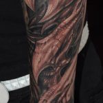 фото тату биомеханика на предплечье 06.04.2019 №035 - forearm biomecha - tattoo-photo.ru