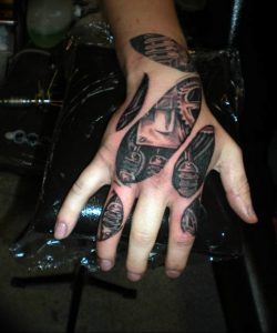 фото тату биомеханика на руке 06.04.2019 №006 - tattoo biomechanics on h - tattoo-photo.ru