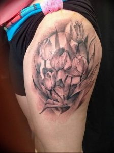 фото тату в виде тюльпана 06.04.2019 №005 - tulip tattoo - tattoo-photo.ru