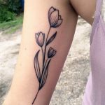 фото тату в виде тюльпана 06.04.2019 №008 - tulip tattoo - tattoo-photo.ru