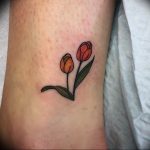 фото тату в виде тюльпана 06.04.2019 №011 - tulip tattoo - tattoo-photo.ru