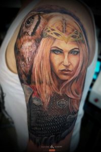 фото тату воин женщина амазонка 17.04.2019 №024 - tattoo woman warrior - tattoo-photo.ru