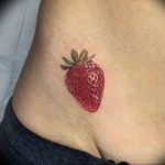 фото тату клубника 10.04.2019 №009 - strawberry tattoo - tattoo-photo.ru