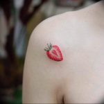 фото тату клубника 10.04.2019 №011 - strawberry tattoo - tattoo-photo.ru