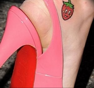 фото тату клубника 10.04.2019 №025 - strawberry tattoo - tattoo-photo.ru