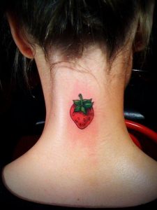 фото тату клубника 10.04.2019 №034 - strawberry tattoo - tattoo-photo.ru