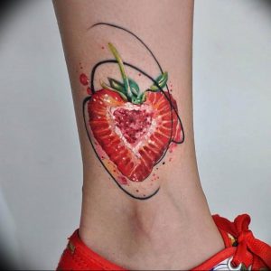 фото тату клубника 10.04.2019 №036 - strawberry tattoo - tattoo-photo.ru