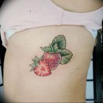 фото тату клубника 10.04.2019 №038 - strawberry tattoo - tattoo-photo.ru