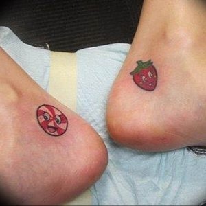 фото тату клубника 10.04.2019 №057 - strawberry tattoo - tattoo-photo.ru