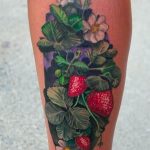 фото тату клубника 10.04.2019 №067 - strawberry tattoo - tattoo-photo.ru