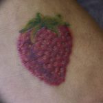 фото тату клубника 10.04.2019 №076 - strawberry tattoo - tattoo-photo.ru