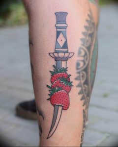 фото тату клубника 10.04.2019 №077 - strawberry tattoo - tattoo-photo.ru