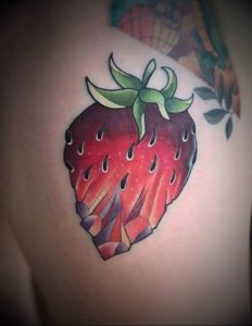 фото тату клубника 10.04.2019 №082 - strawberry tattoo - tattoo-photo.ru